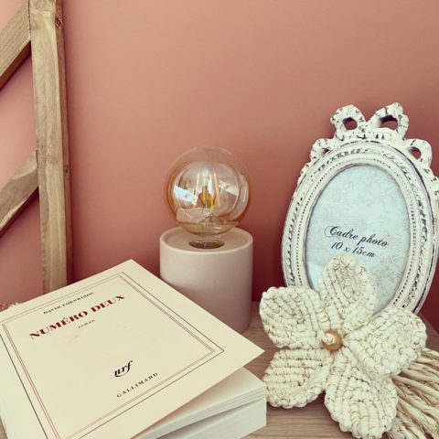 Fleur décorative en macramé