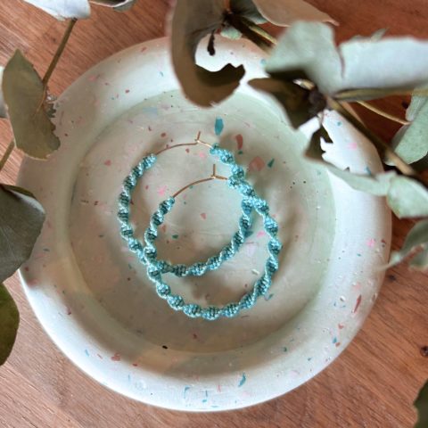 boucles d'oreilles micro macramé turquoise