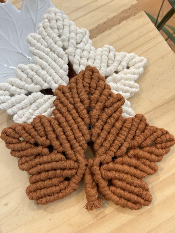 Feuille d'automne en macramé