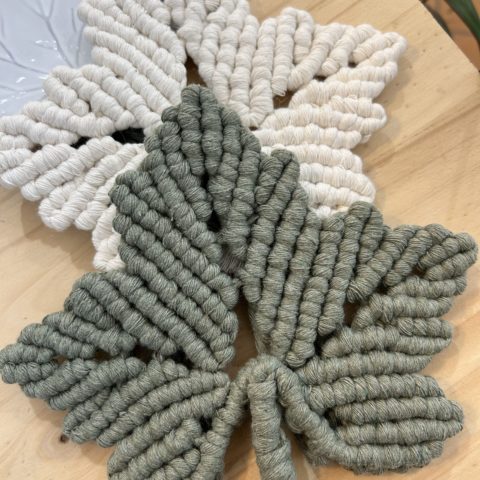 feuille d'automne en macramé