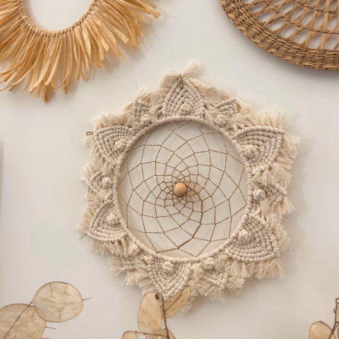 Soleil en macramé tissé à la main