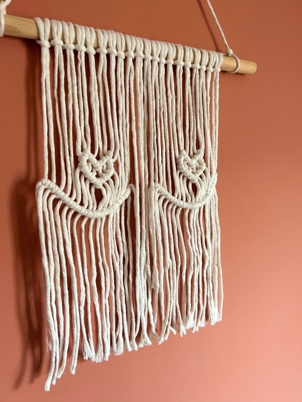 Tenture macramé Octobre rose