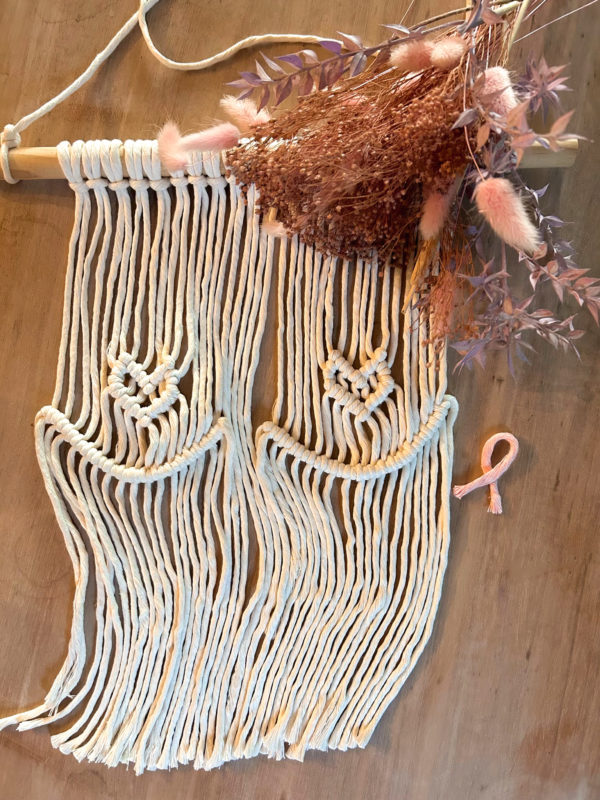 Tenture macramé Octobre rose