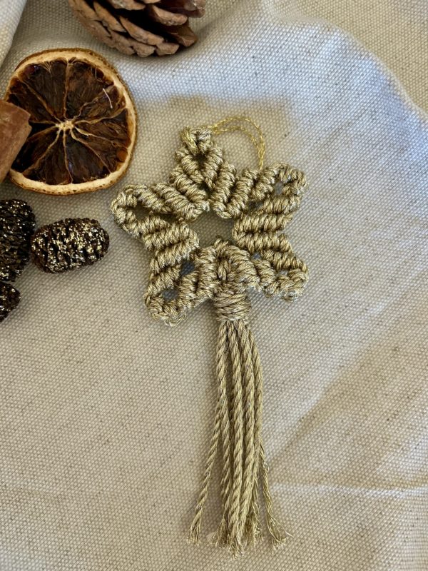 Etoile filante en macramé