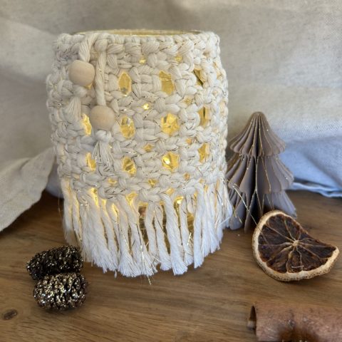 Photophore en macramé "douce lueur"