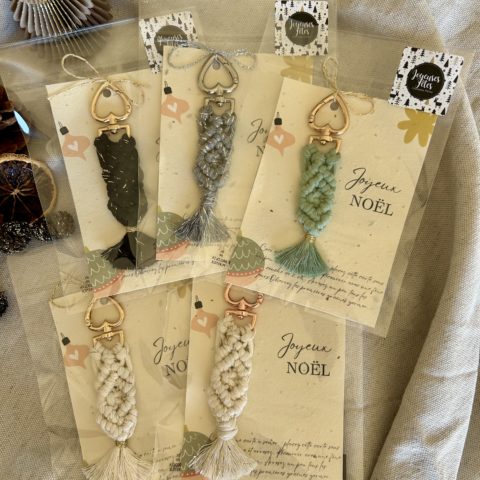 Porte clés en macramé et sa carte à semer