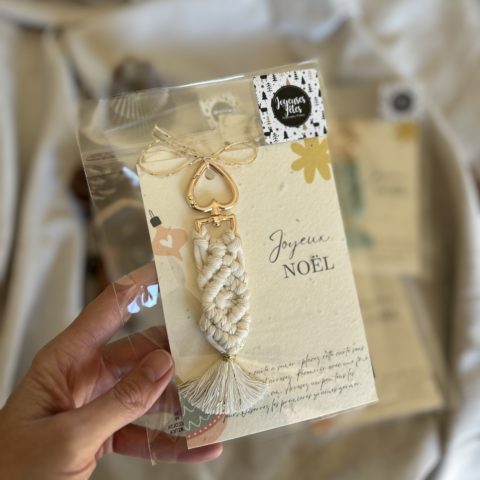 porte clés en macramé et sa carte à semer joyeux noël